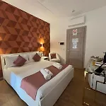 Yoyo House Luxury 4* ナポリ